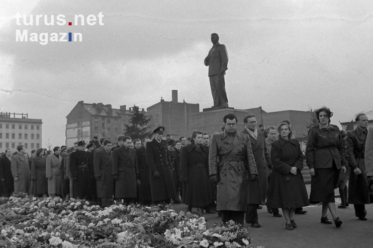 Gedenkfeier nach dem Tod von Josef Stalin in Ostberlin, DDR / SBZ, März 1953
