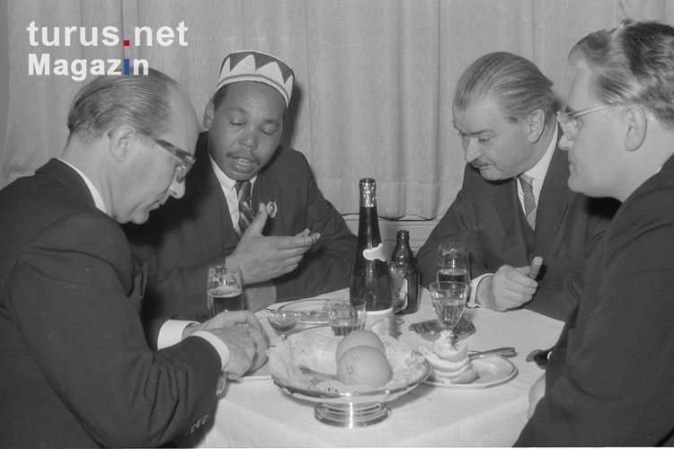 Afrikanische Delegation in Ostberlin, DDR, Anfang der 60er Jahre, politisches Treffen