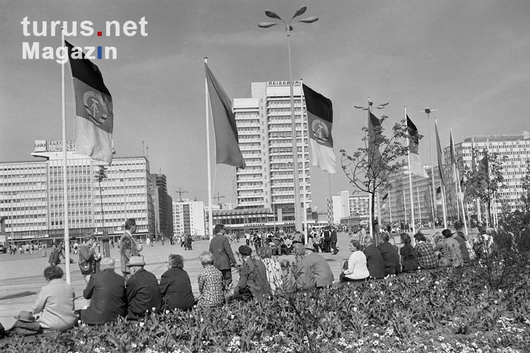 DDR-Fahnen, Berlin-Alexanderplatz, DDR, Ende 60er Jahre