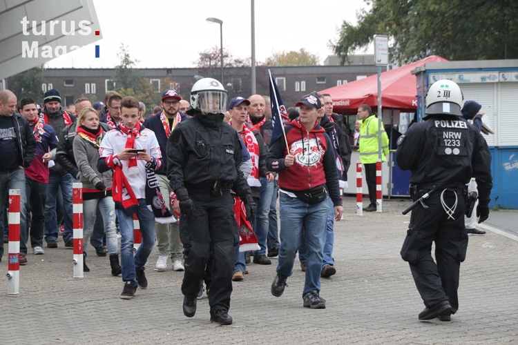Mit Polizeischutz: Abreise RB Leipzig Fans in Bochum