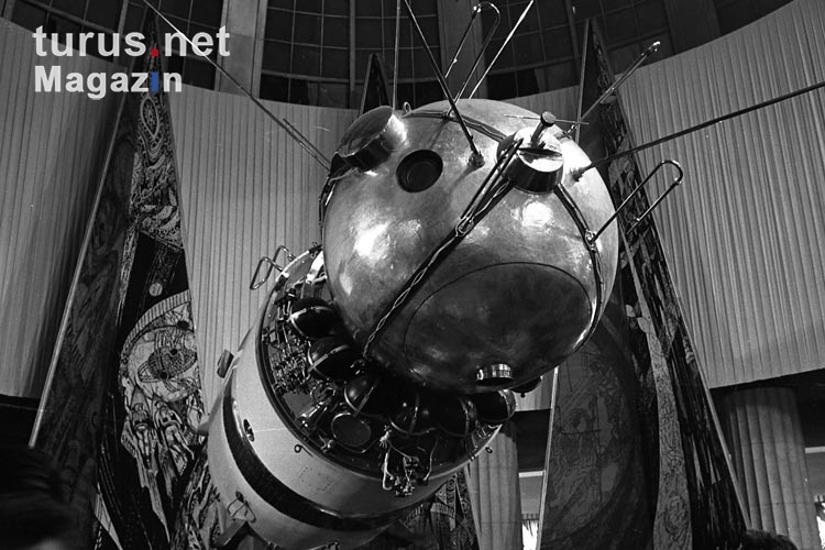 Modell einer sowjetischen Sojus-Raumkapsel auf der Leipziger Messe, 60er Jahre in der DDR