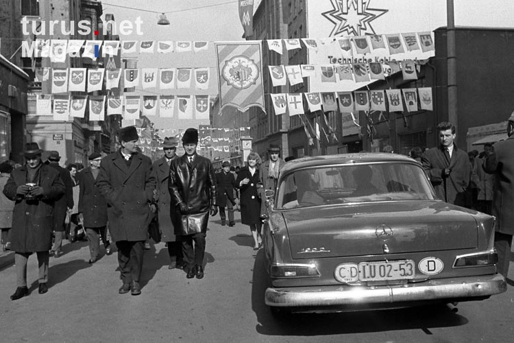 Diplomatenfahrzeug in Leipzig während der Leipziger Messe, Mercedes Benz, Ende der 50er Jahre