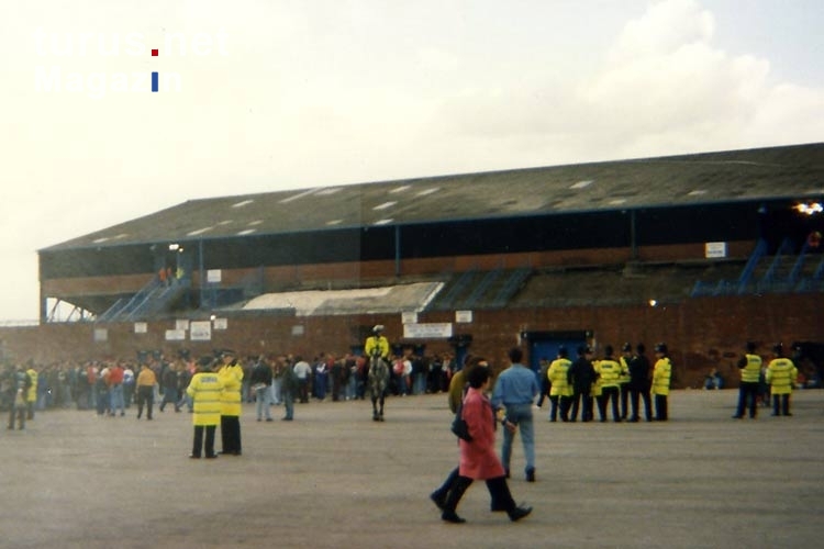 Zeitreise: Stadion von Manchester City im April 1993
