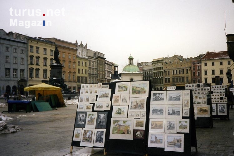 Kunstgewerbeverkauf auf dem Marktplatz in der Krakauer Altstadt / Krakow im Winter 2000