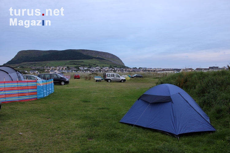 Zelten auf dem Campingplatz bei Sligo an der Westküste Irlands