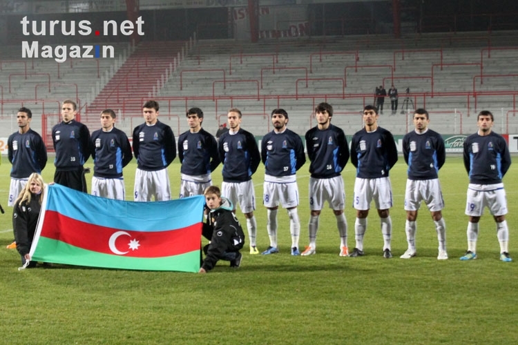 Nationalmannschaft von Aserbaidschan bei der Nationalhymne, Testspiel in Berlin