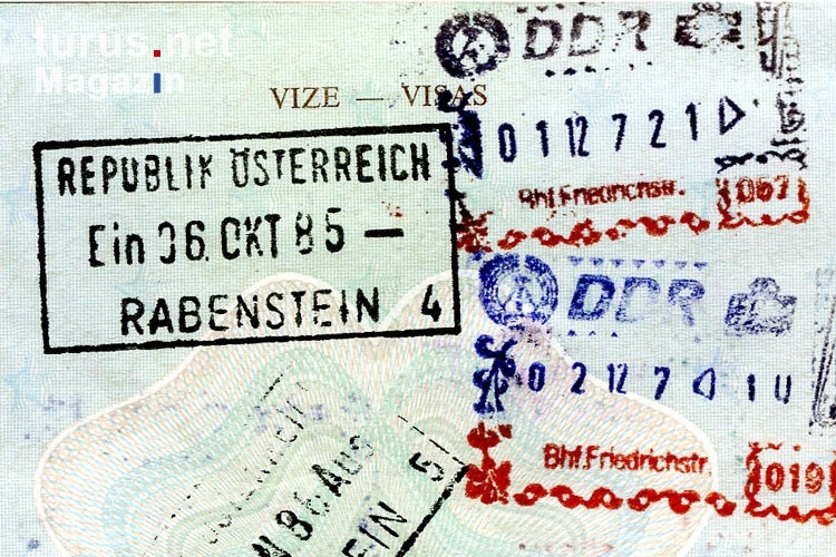 Ein- und Ausreisestempel der DDR in einem jugoslawischen Reisepass (SFRJ), 80er Jahre