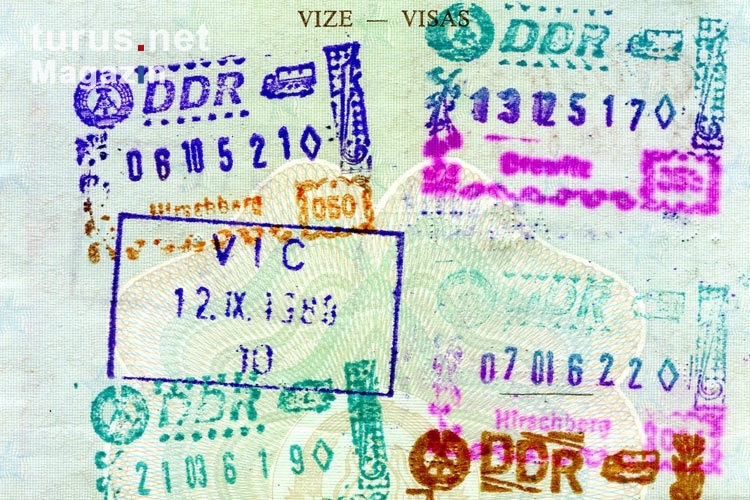 Ein- und Ausreisestempel der DDR in einem jugoslawischen Reisepass (SFRJ), 80er Jahre