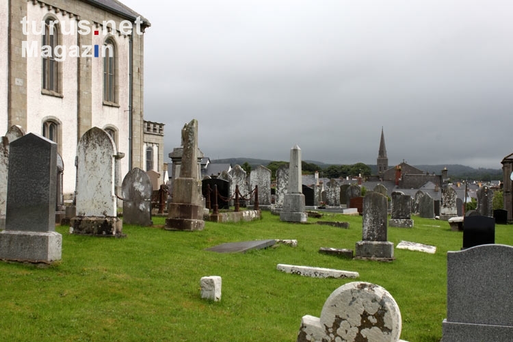 Kirche und Friedhof in Ballyshannon im irischen County Donegal
