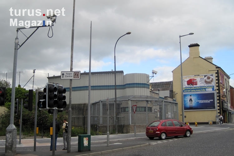 Kameraüberwachung und eingezäunte Polizeiwachen gehören zum Alltag in Nordirland