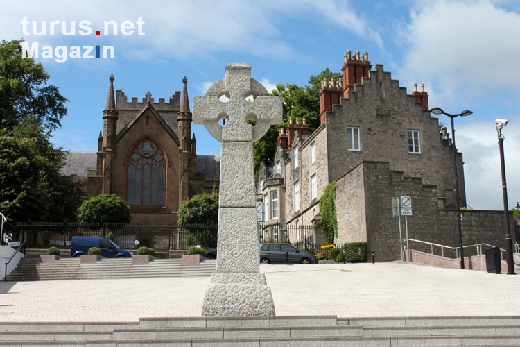 Keltisches Kreuz in der nordirischen Stadt Armagh, Nordirland