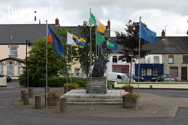 im nordirischen Crossmaglen in South Armagh zeigt man Flagge, Nordirland
