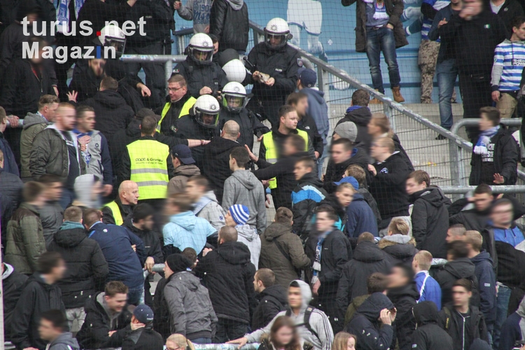 Auseinandersetzung zwischen Duisburg Fans im Heimblock 2015