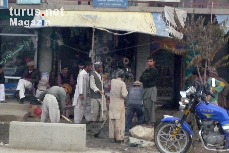 Geschäft und Menschen in Faizabad (Feyzabad, Fayz Abad), Islamische Republik Afghanistan