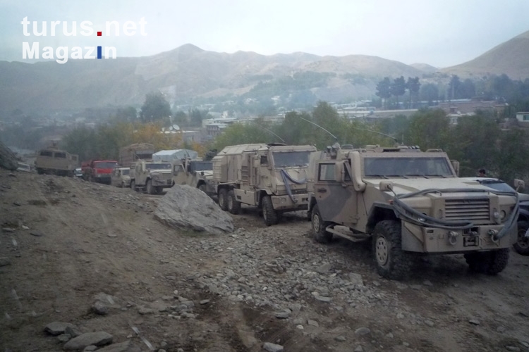 Militärkonvoi / Militärfahrzeuge in Faizabad (Feyzabad, Fayz Abad), Islamische Republik Afghanistan
