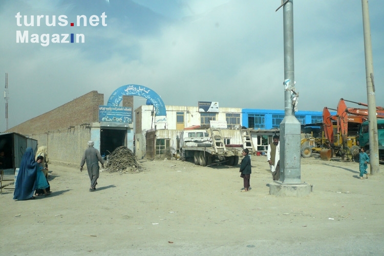 Baumaschinen / Fahrzeuge in der afghanischen Hauptstadt Kabul, Islamische Republik Afghanistan