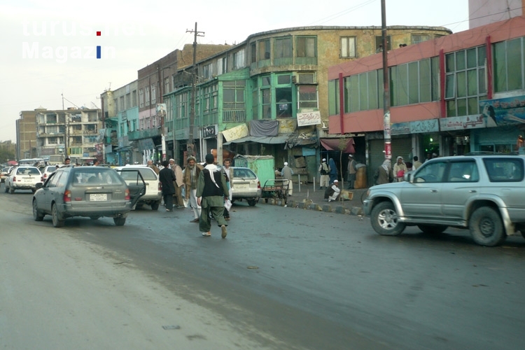 Straßenverkehr / Autos in der afghanischen Hauptstadt Kabul, Islamische Republik Afghanistan