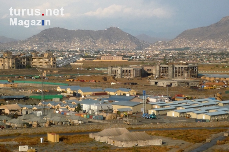 Blick auf die afghanische Hauptstadt Kabul, Islamische Republik Afghanistan, Kriegsschäden & Camp