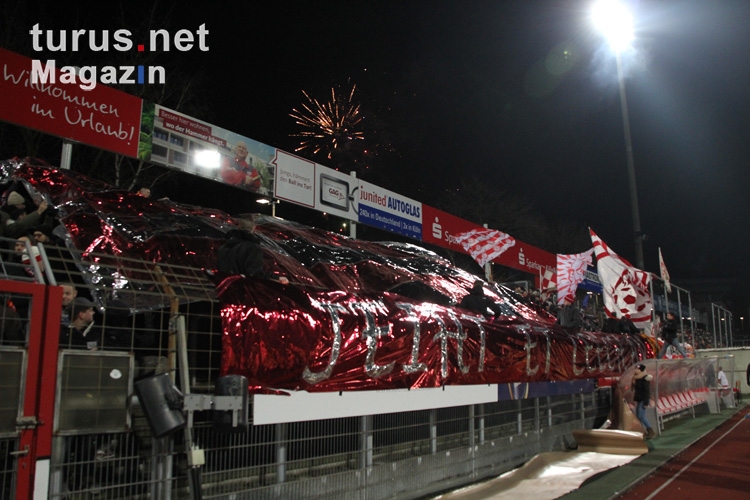 Fortuna Köln Choreo mit Feuerwerk gegen Rostock