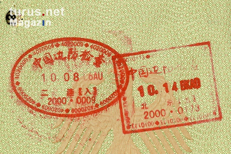 chinesische Ein- und Ausreisestempel im Reisepass, unterwegs in der Volksrepublik China