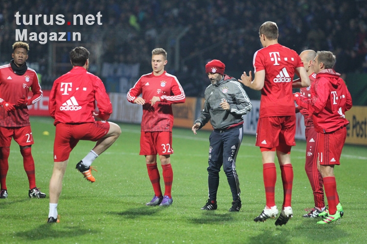 FC Bayern Spieler beim Aufwärmen