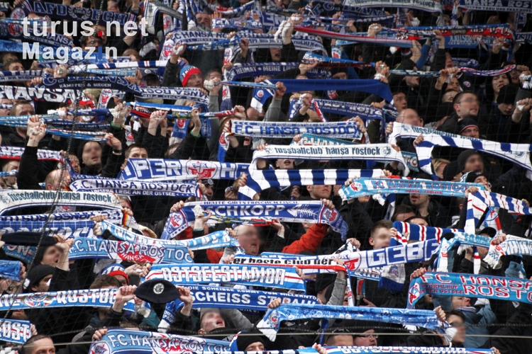 Hansa Rostock feiert Sieg in Cottbus