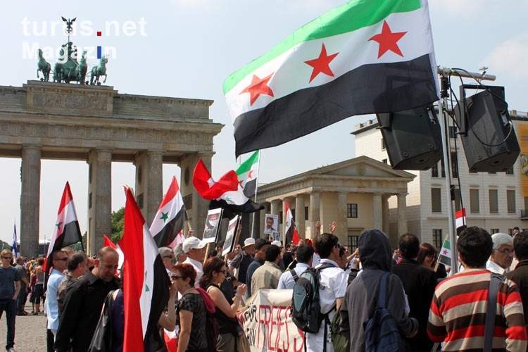 syrische Bürger demonstrieren in Berlin für ein freies Syrien