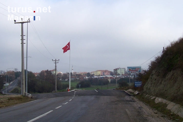 Straße zur türkischen Kleinstadt Lalapasa, Provinz Edirne