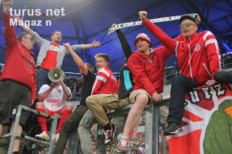 Würzburg Fans und Spieler feiern Zweitligaaufstieg 2016