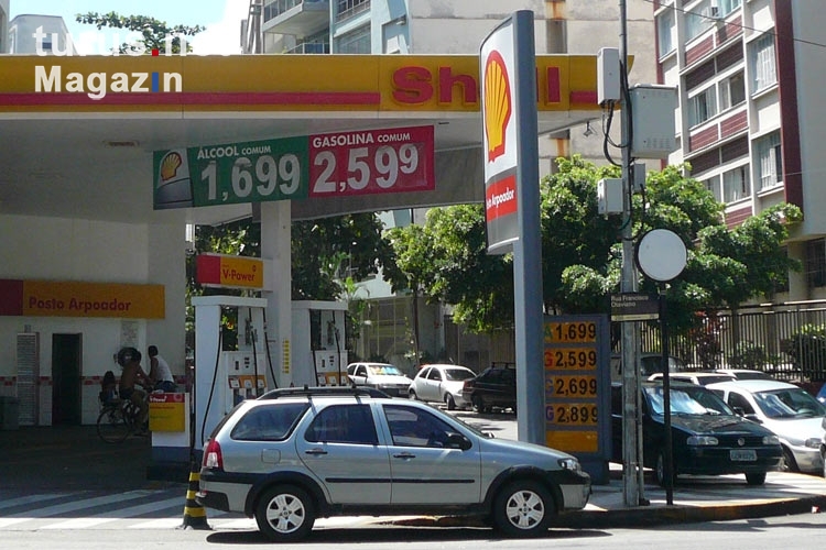 Tankstelle in Rio de Janeiro: Álcool comum und Gasolina comum