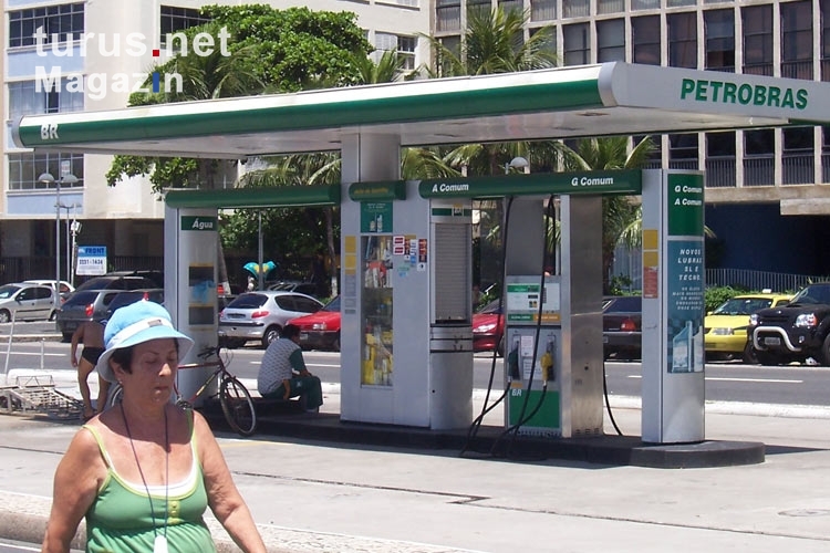 Tankstelle an der Avenida Atlantica in Copacabana / Rio de Janeiro