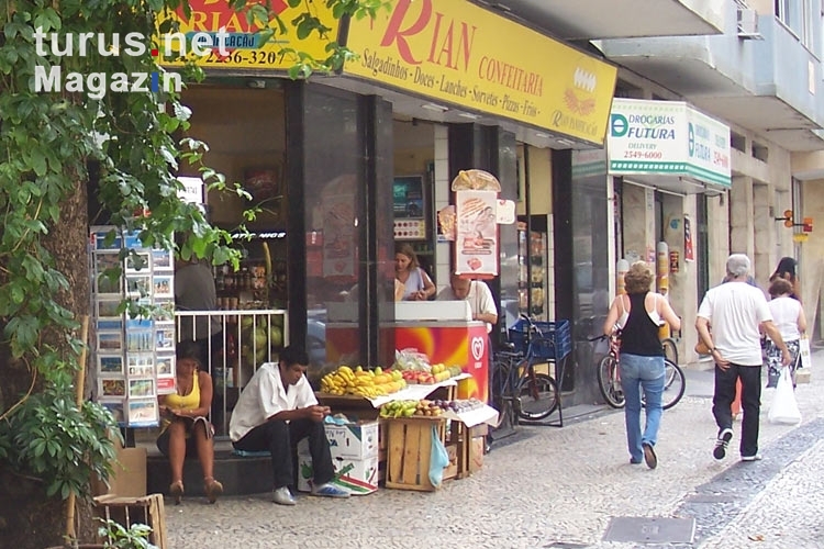 Kleines Geschäft und Obststand in Rio de Janeiro