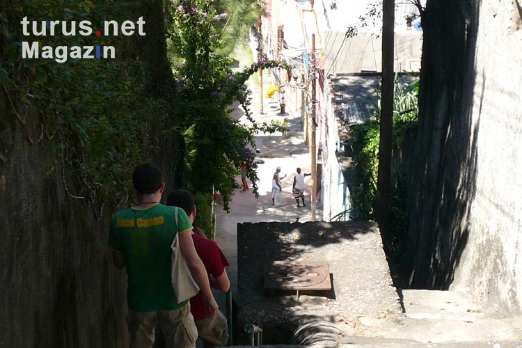 Enge Gasse im Stadtteil Santa Teresa in Rio de Janeiro