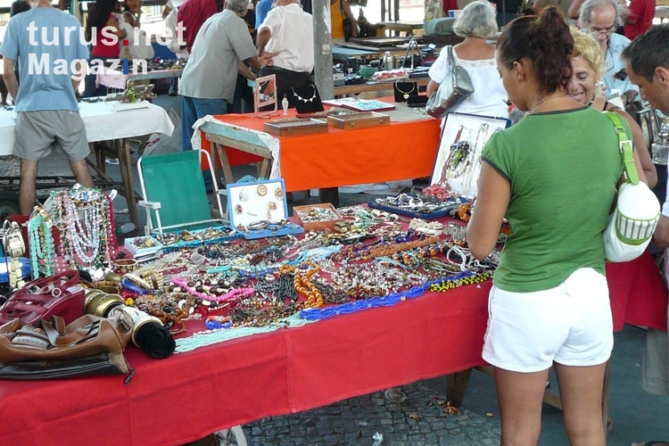 Brasilianerin an einem Marktstand in Rio de Janeiro