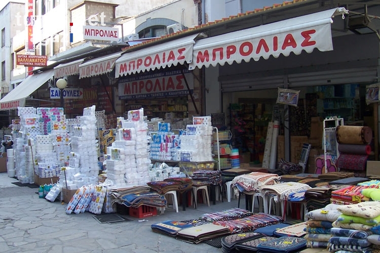 ein kleines Geschäft in Piräus, noch rollt der Euro in Griechenland ...