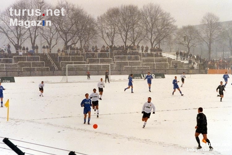 Der FC Hansa Rostock II im tiefsten Winter und bei hohem Schnee beim BFC Dynamo, 2000/01