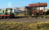 Blick aus dem Zugfenster: Mit der Bahn unterwegs in Albanien