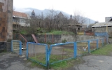 Spielplatz in einem armenischen Dorf