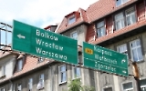 Wegweiser nach Warszawa, Wroclaw, Bolków, Karpacz und Walbrzych