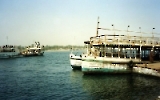Schiffe auf dem Nil bei Luxor und Theben West
