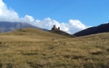 Wandern in den Bergen von Kazbegi / Georgien
