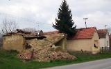 verfallenes Wohnhaus in einer kroatischen Ortschaft