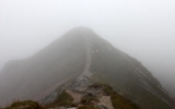 Nebel auf dem Grat des Mount Errigal im County Donegal 