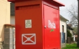 roter ungarischer Briefkasten