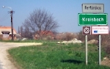 Ortseingang von Fertörakos (Kroisbach) bei Sopron in Ungarn