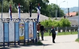 Stand mit serbischen Fahnen in Banja Luka