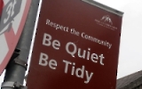 Respect the Community - be quiet, be tidy. Schild in der irischen Hauptstadt Dublin