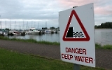 Danger deep water! Zeltplatz am südlichen Ufer des Lough Neagh in Nordirland