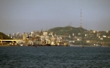 Blick auf Vladivostok / Wladiwostok in Sibirien vom Wasser aus(
