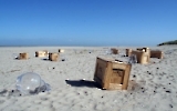 Kunstinstallation am Strand der niederländischen Insel Vlieland